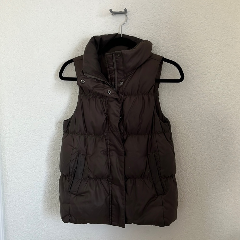 Gap Puffer Vest - Small - Brown - super Warm down material.
